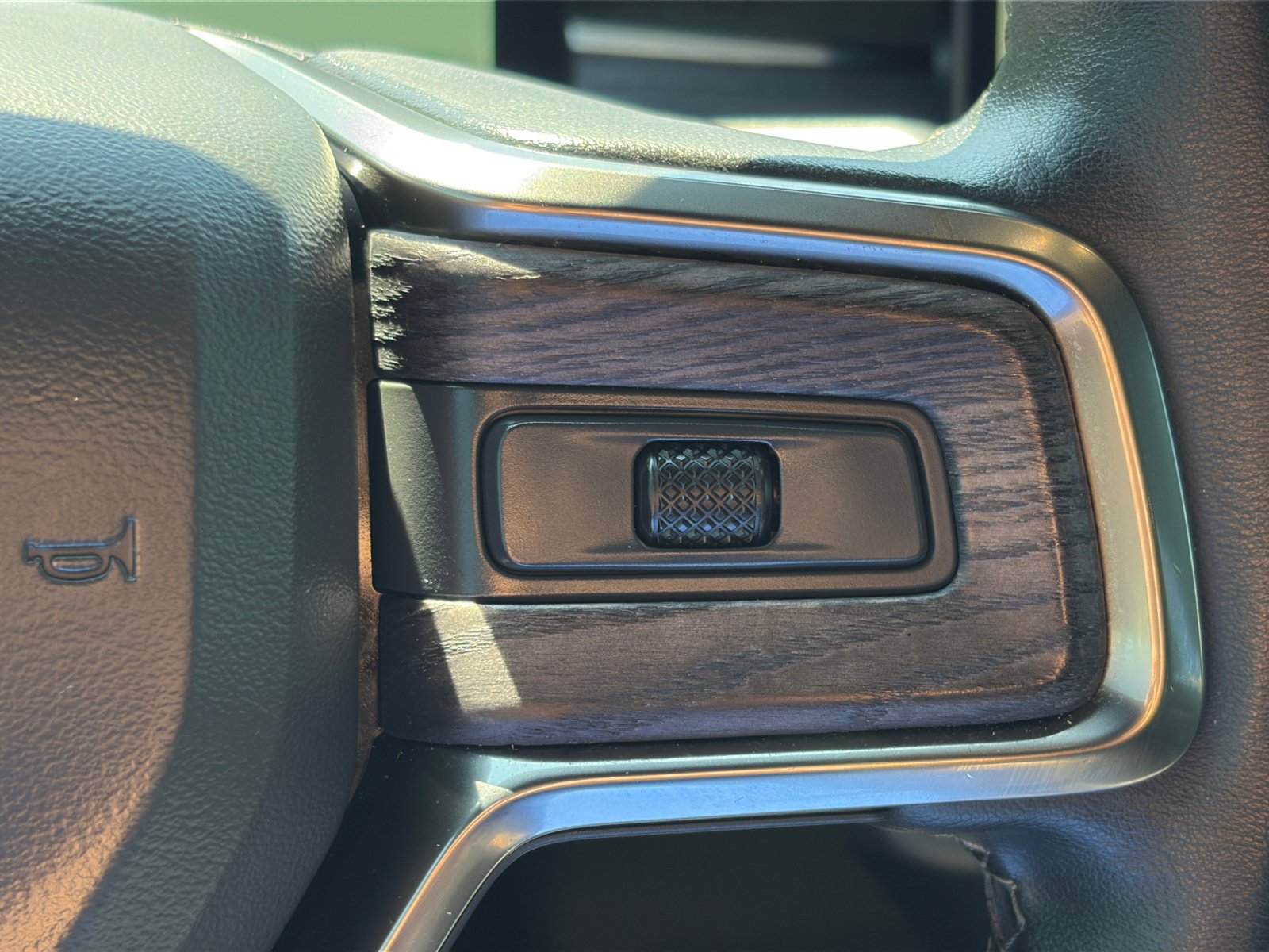 Used 2024 Rivian R1S Adventure AWD/4WD image 18