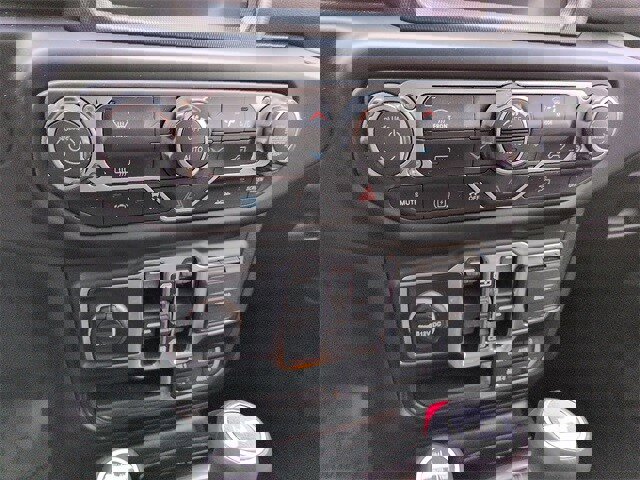 Used 2022 Jeep Wrangler Unlimited Sahara image 25