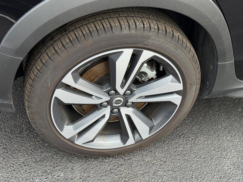 New 2026 Volvo V60 B5 Cross Country Plus w/ Climate Package image 4