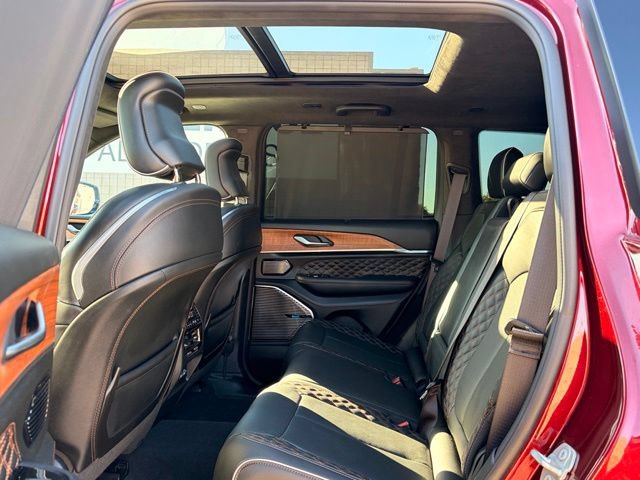 Used 2023 Jeep Grand Cherokee Summit AWD/4WD image 17