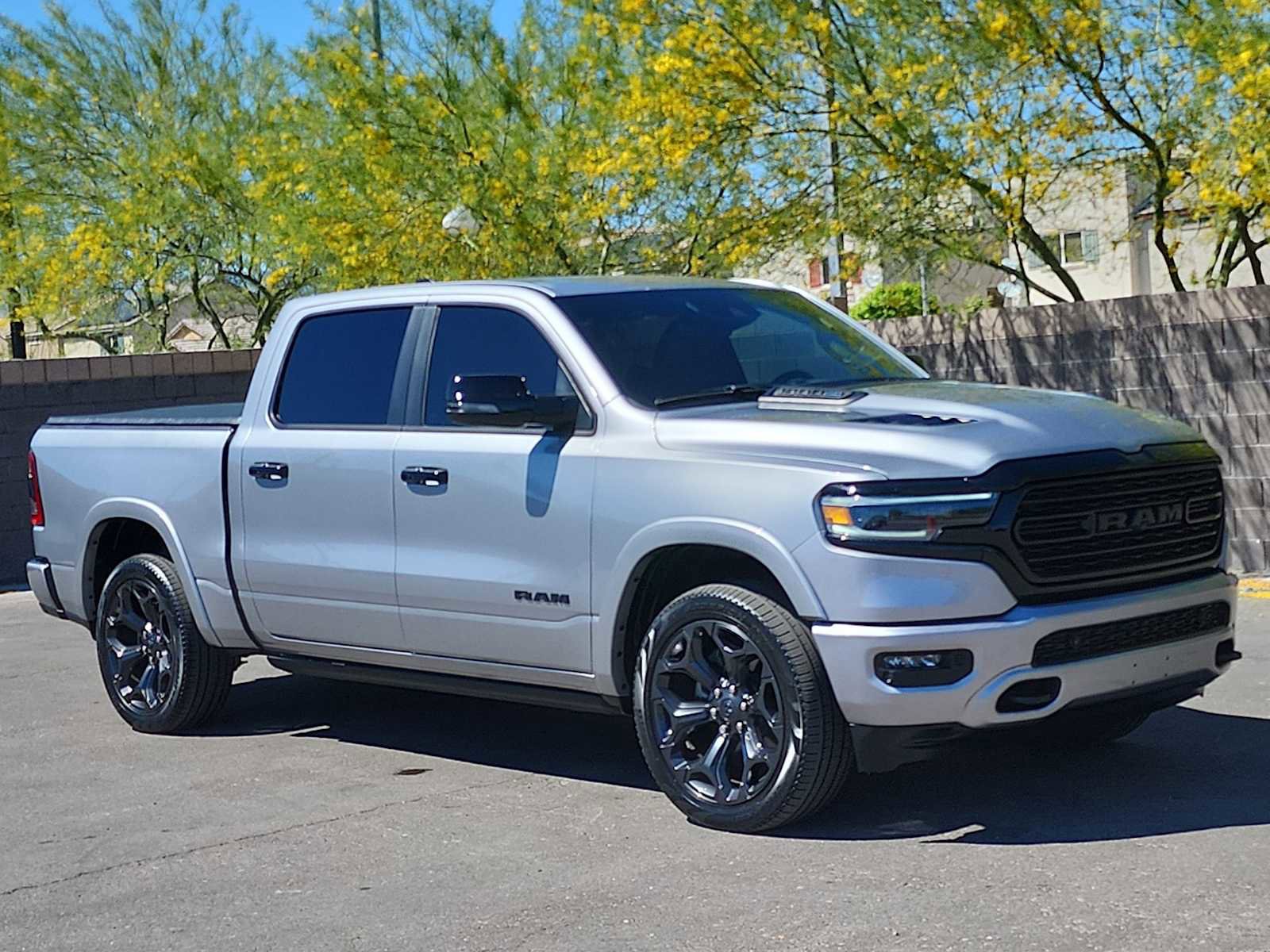 Used 2023 RAM 1500 Limited AWD/4WD image 2