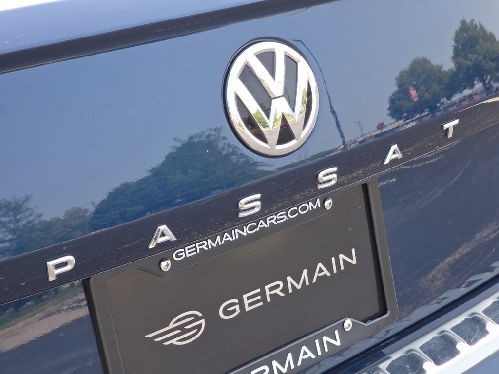 Used 2021 Volkswagen Passat 2.0T SE FWD image 12