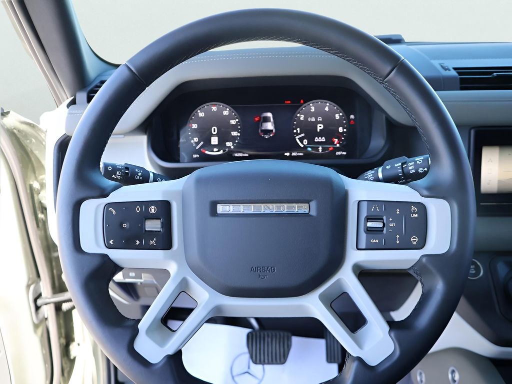Used 2024 Land Rover Defender 110 SE AWD/4WD image 30