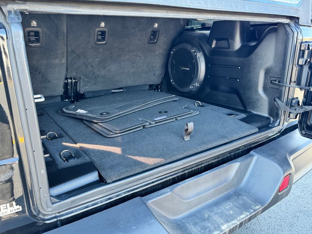 Used 2022 Jeep Wrangler Unlimited Rubicon AWD/4WD image 16