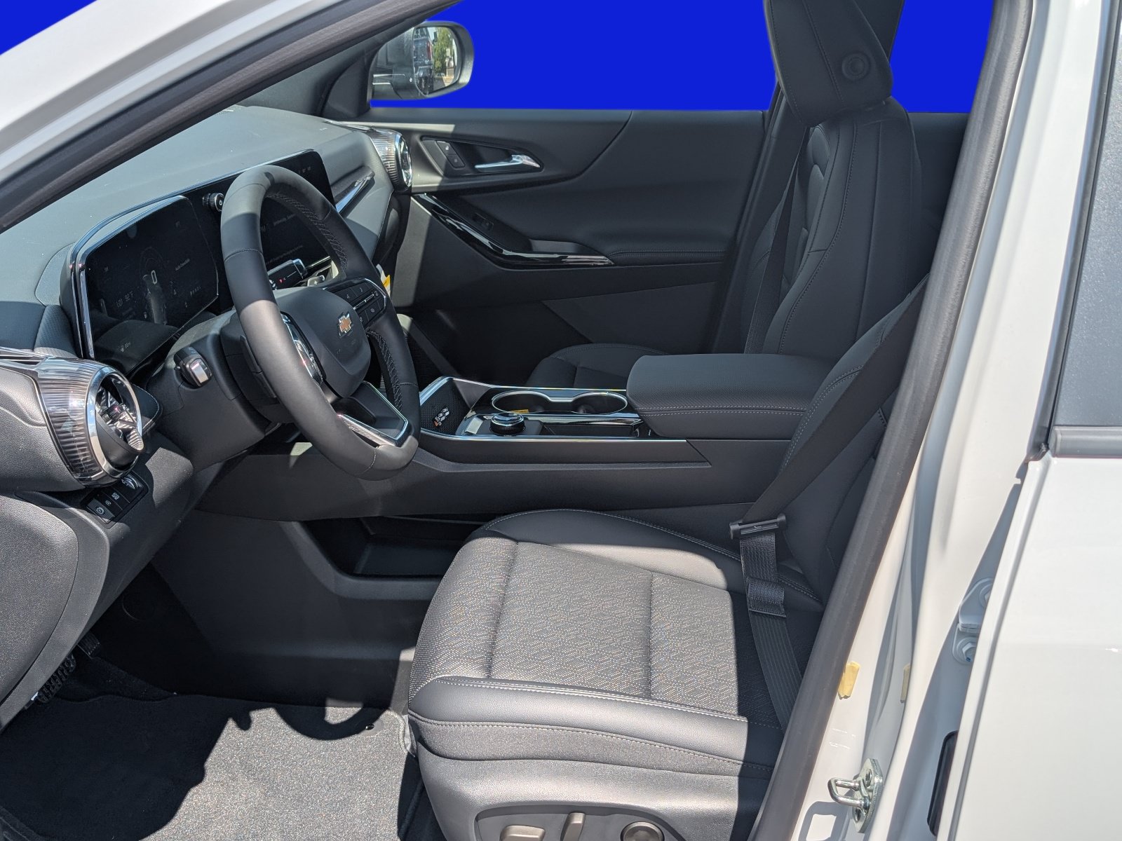 New 2027 Chevrolet Equinox LT w/ Convenience Package II FWD image 14