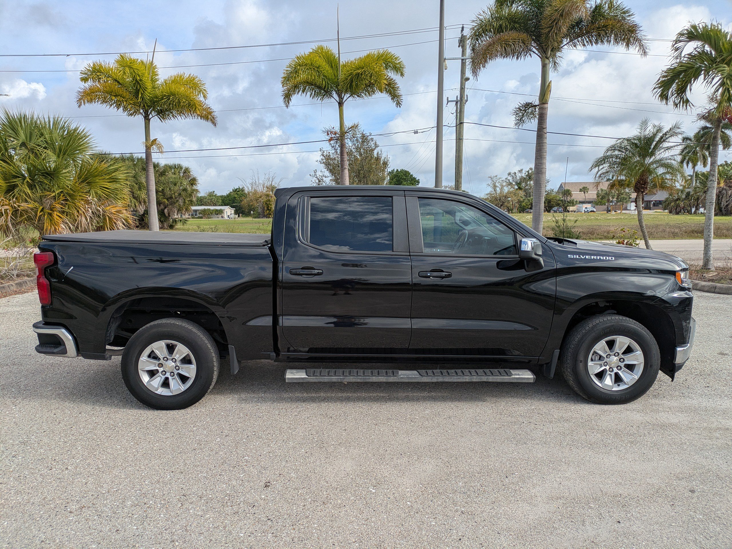 Used 2021 Chevrolet Silverado 1500 LT image 3