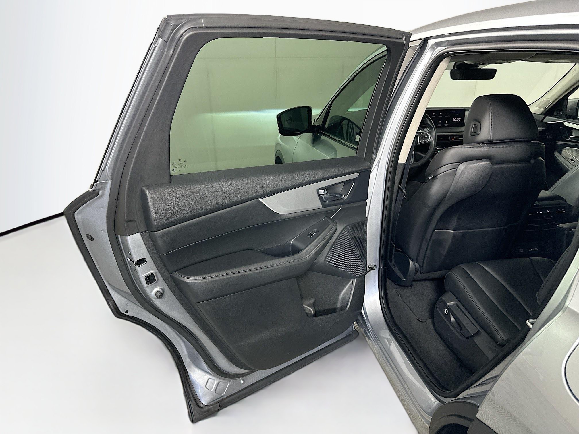 Used 2024 Acura MDX SH-AWD image 25