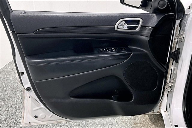 Used 2020 Jeep Grand Cherokee Altitude image 21