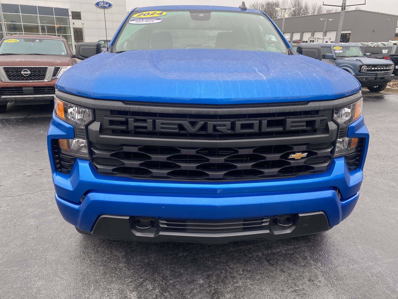 Used 2024 Chevrolet Silverado 1500 Custom image 2