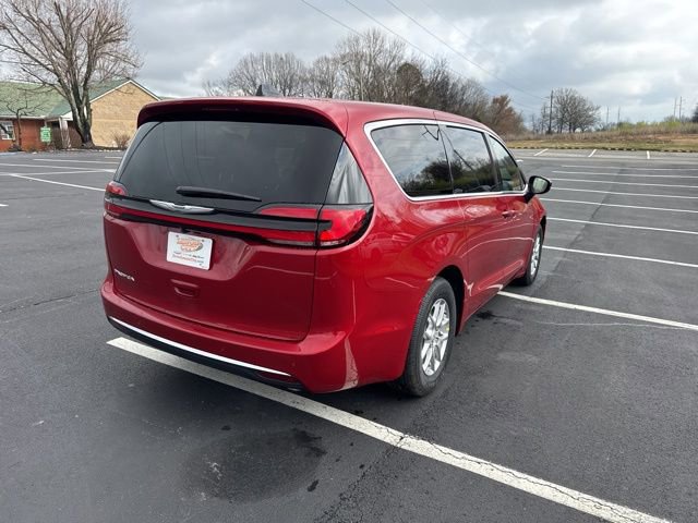 New 2026 Chrysler Pacifica Select image 7