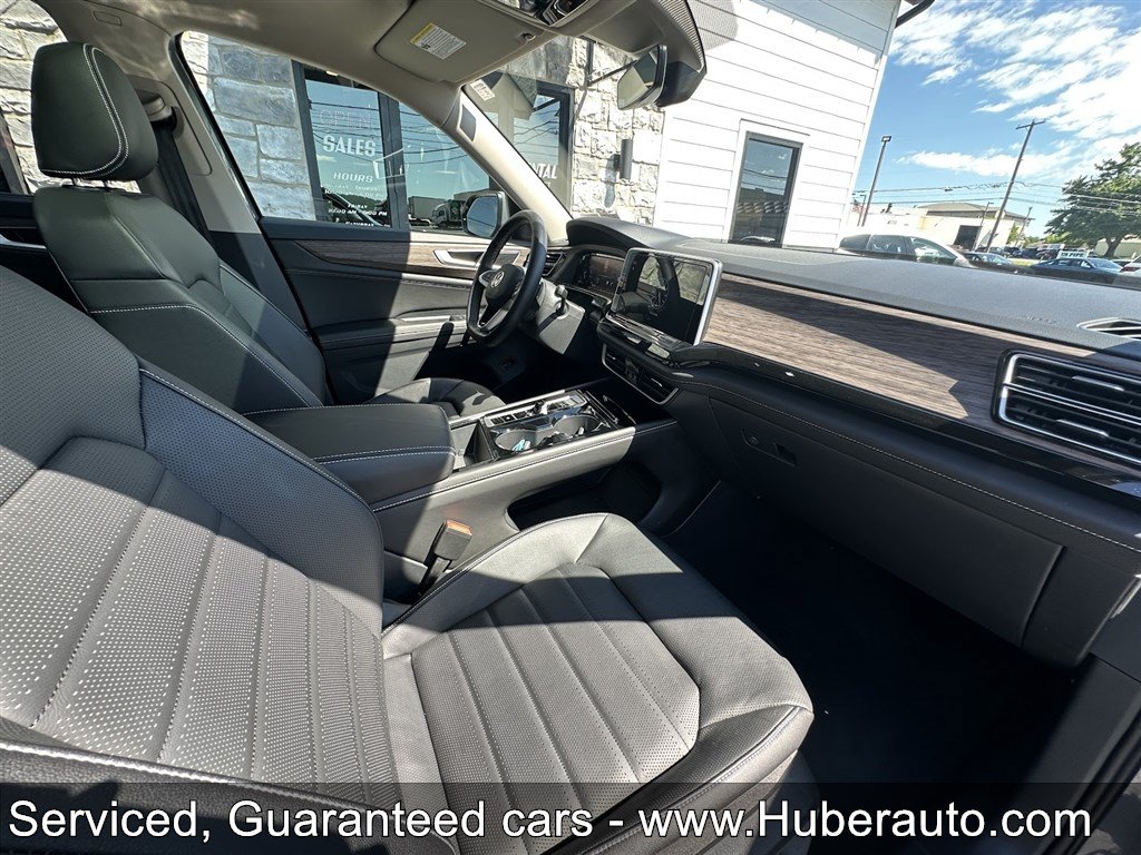 Used 2025 Volkswagen Atlas SEL AWD/4WD image 26