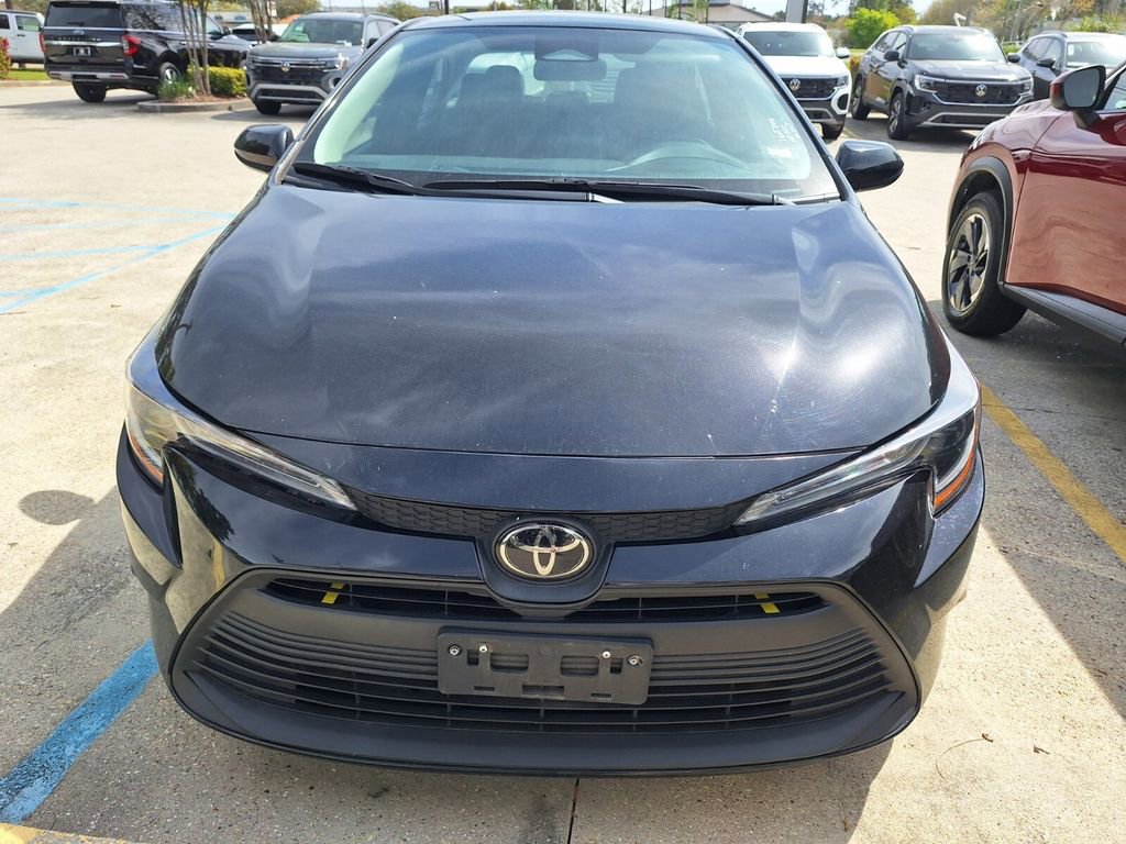 Used 2023 Toyota Corolla LE image 2
