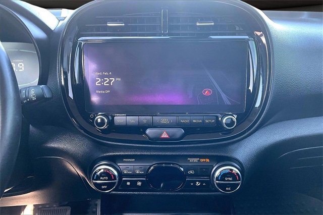 Used 2023 Kia Soul EX image 6