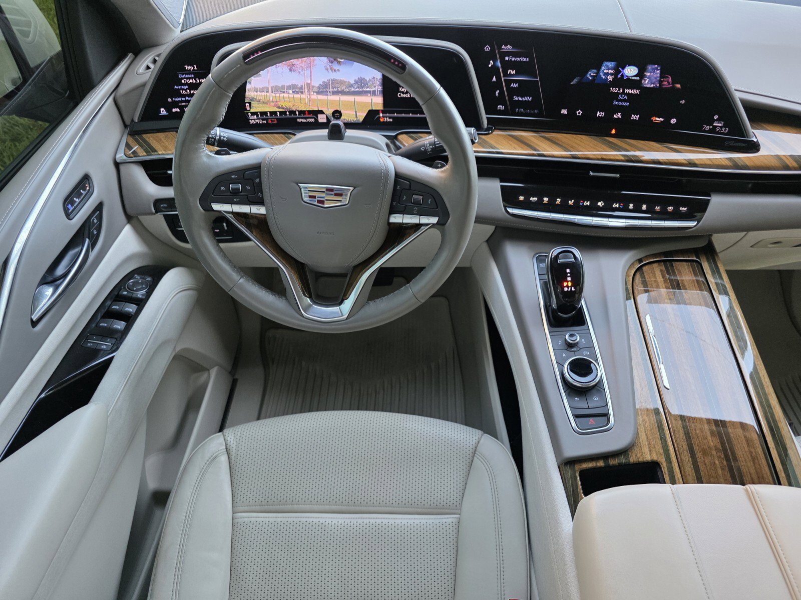 Used 2022 Cadillac Escalade Sport Platinum RWD image 4