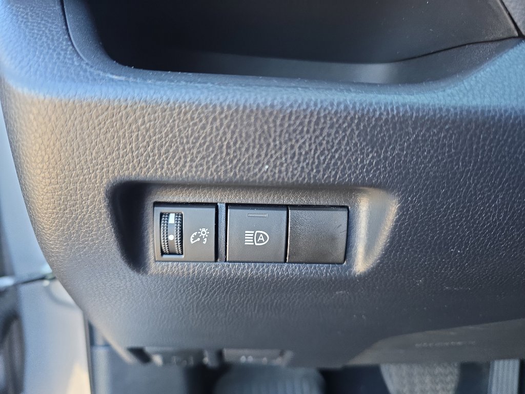 Used 2022 Toyota RAV4 XLE image 17