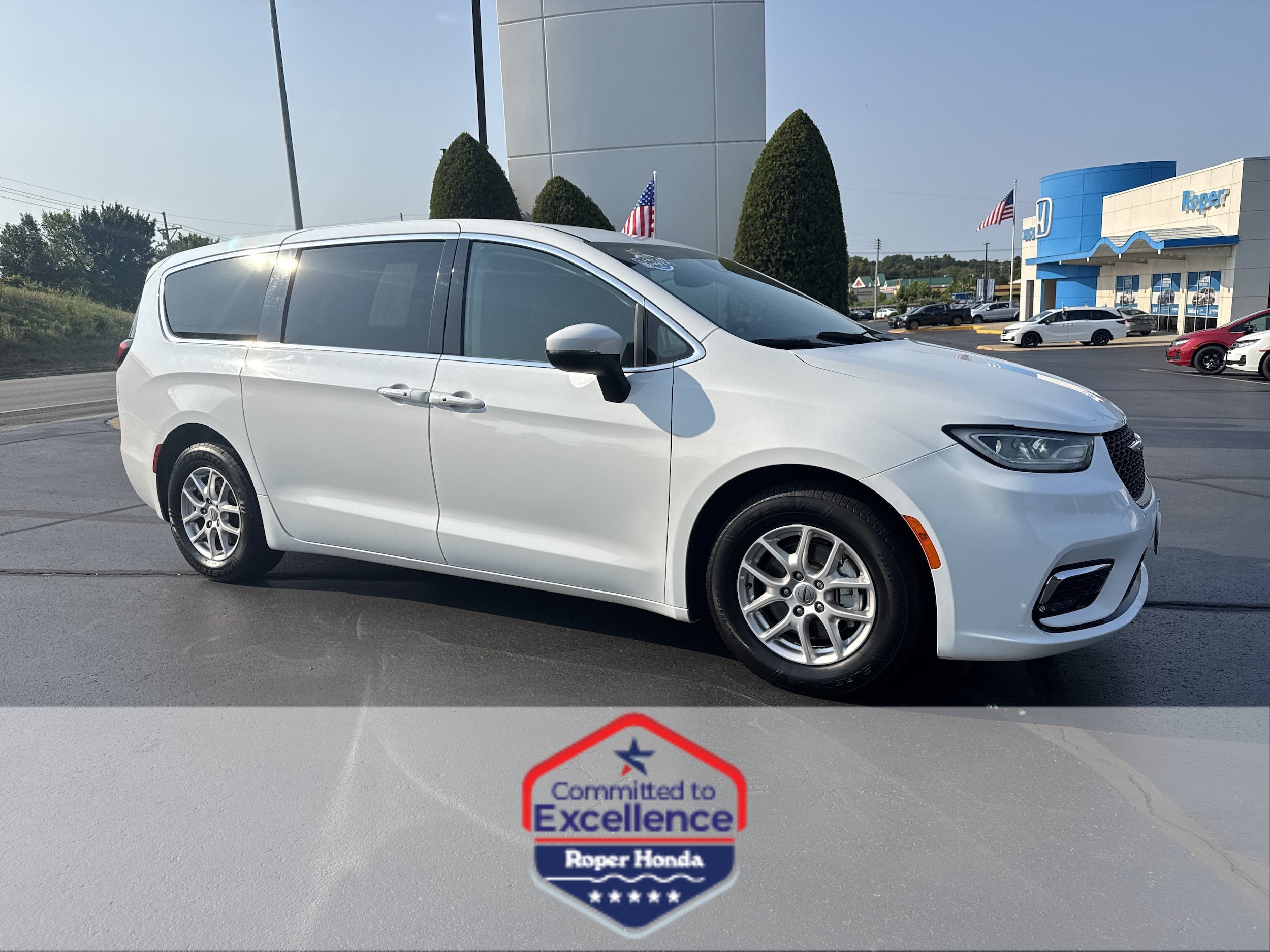Used 2023 Chrysler Pacifica Touring-L