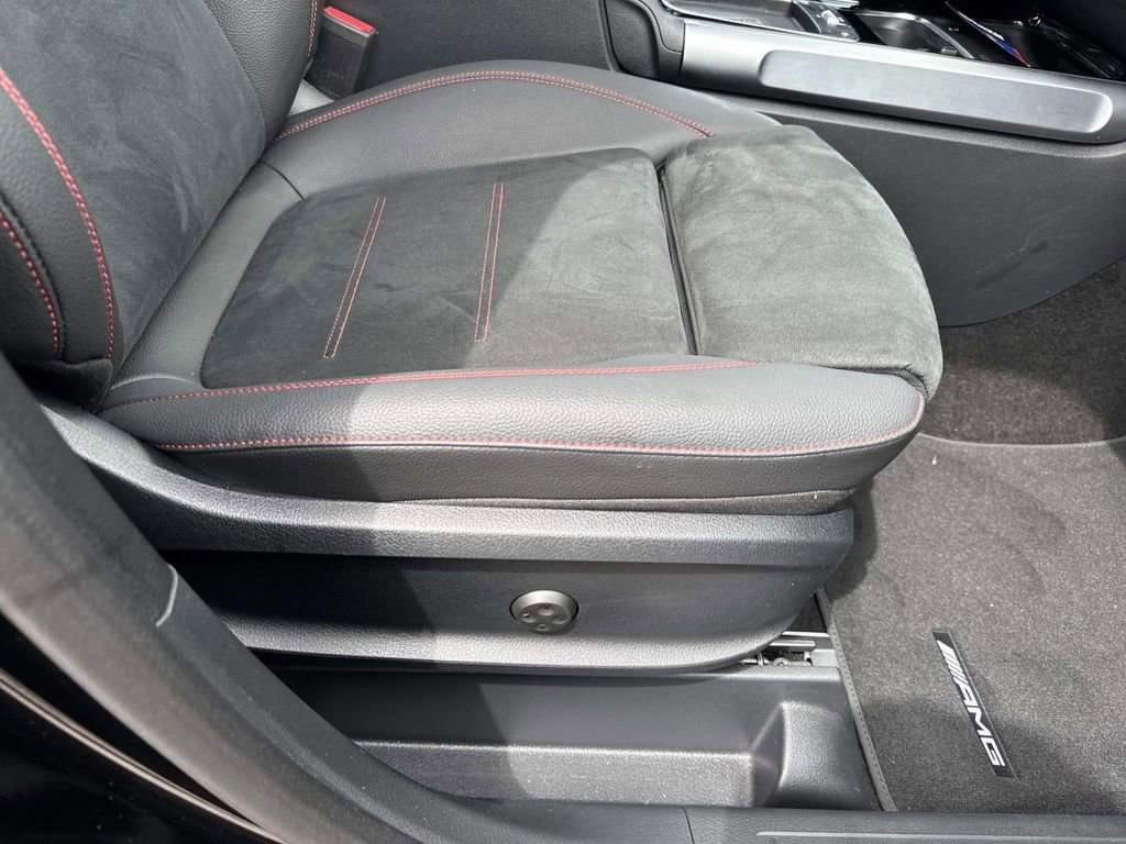 Used 2025 Mercedes-Benz GLB 250 image 12