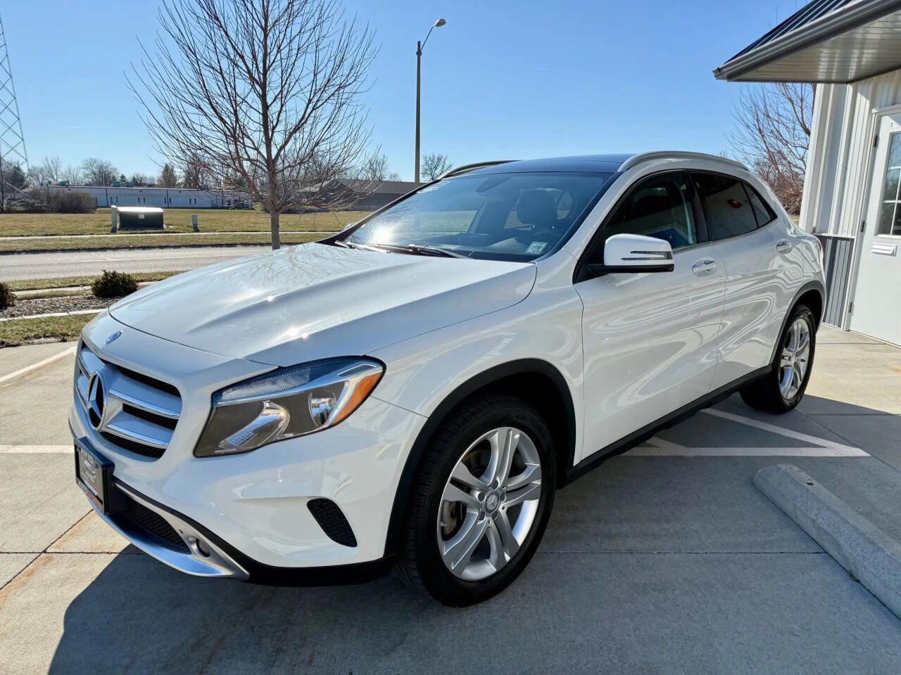 Used 2017 Mercedes-Benz GLA 250 4MATIC w/ Premium Package image 4