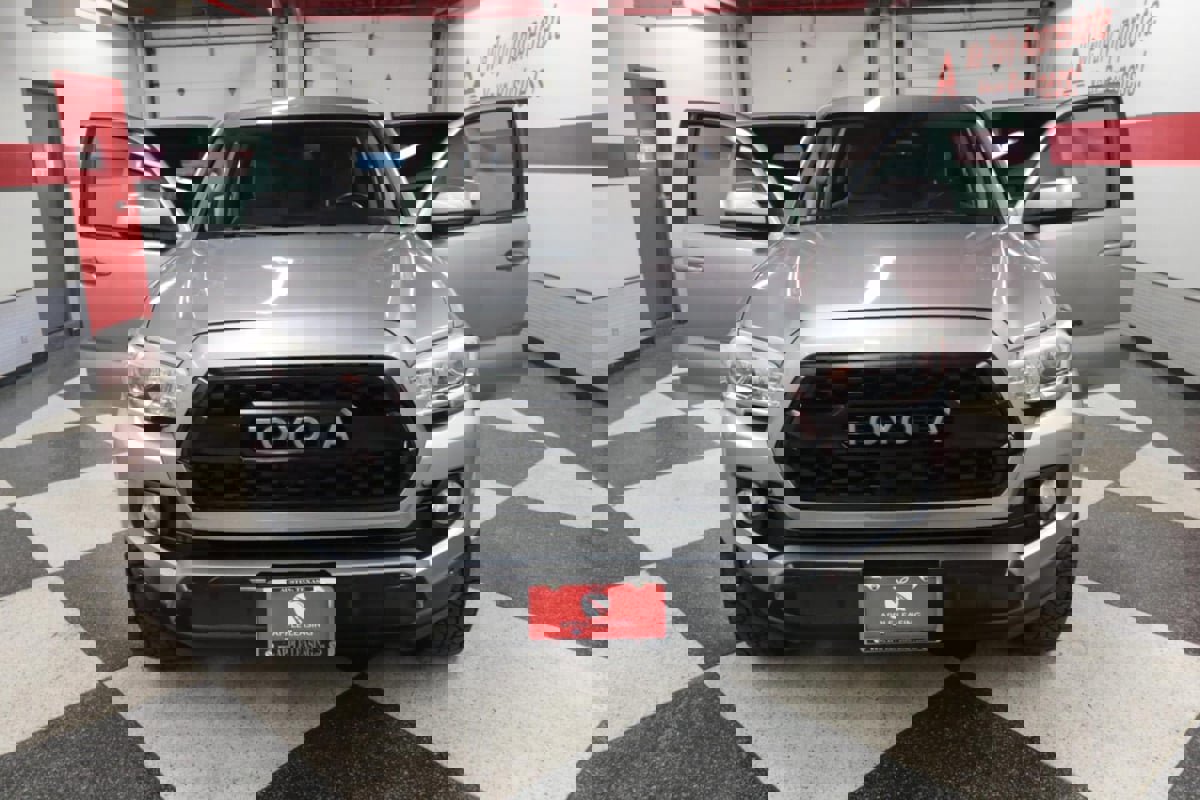 Used 2018 Toyota Tacoma SR5 image 25