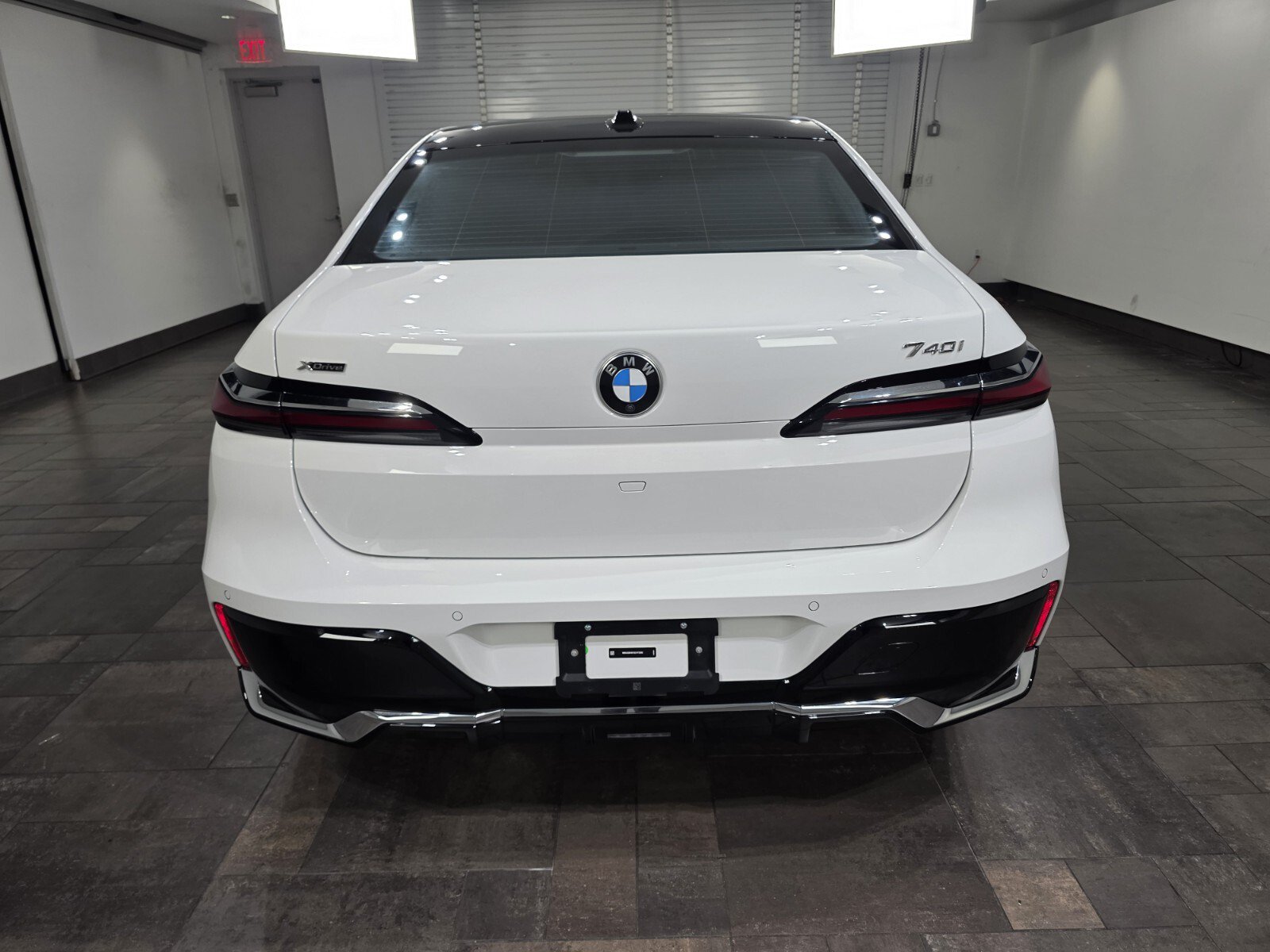 Used 2025 BMW 740i xDrive AWD/4WD image 5