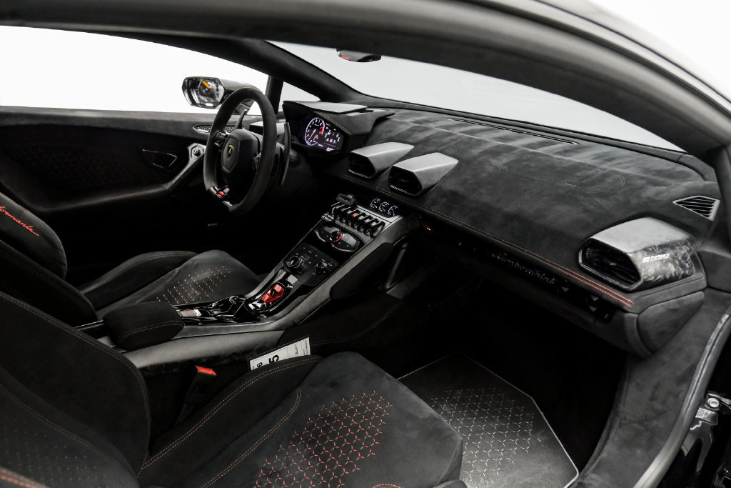 Used 2018 Lamborghini Huracan Performante AWD/4WD image 19
