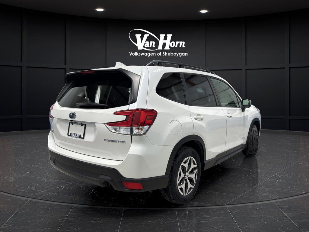 Used 2022 Subaru Forester Premium image 3