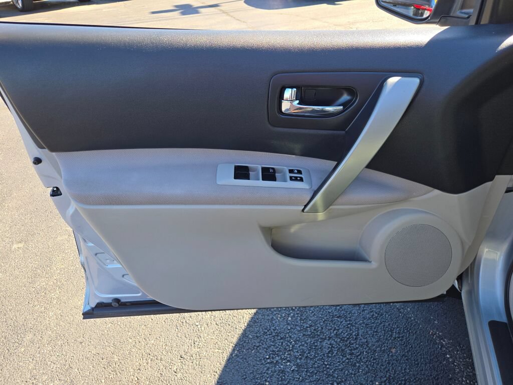 Used 2014 Nissan Rogue S FWD image 24