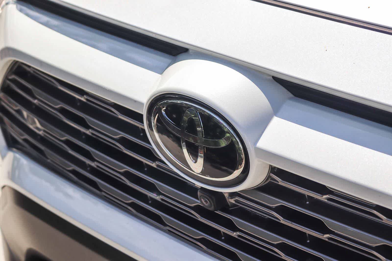 Used 2020 Toyota RAV4 Limited FWD image 11