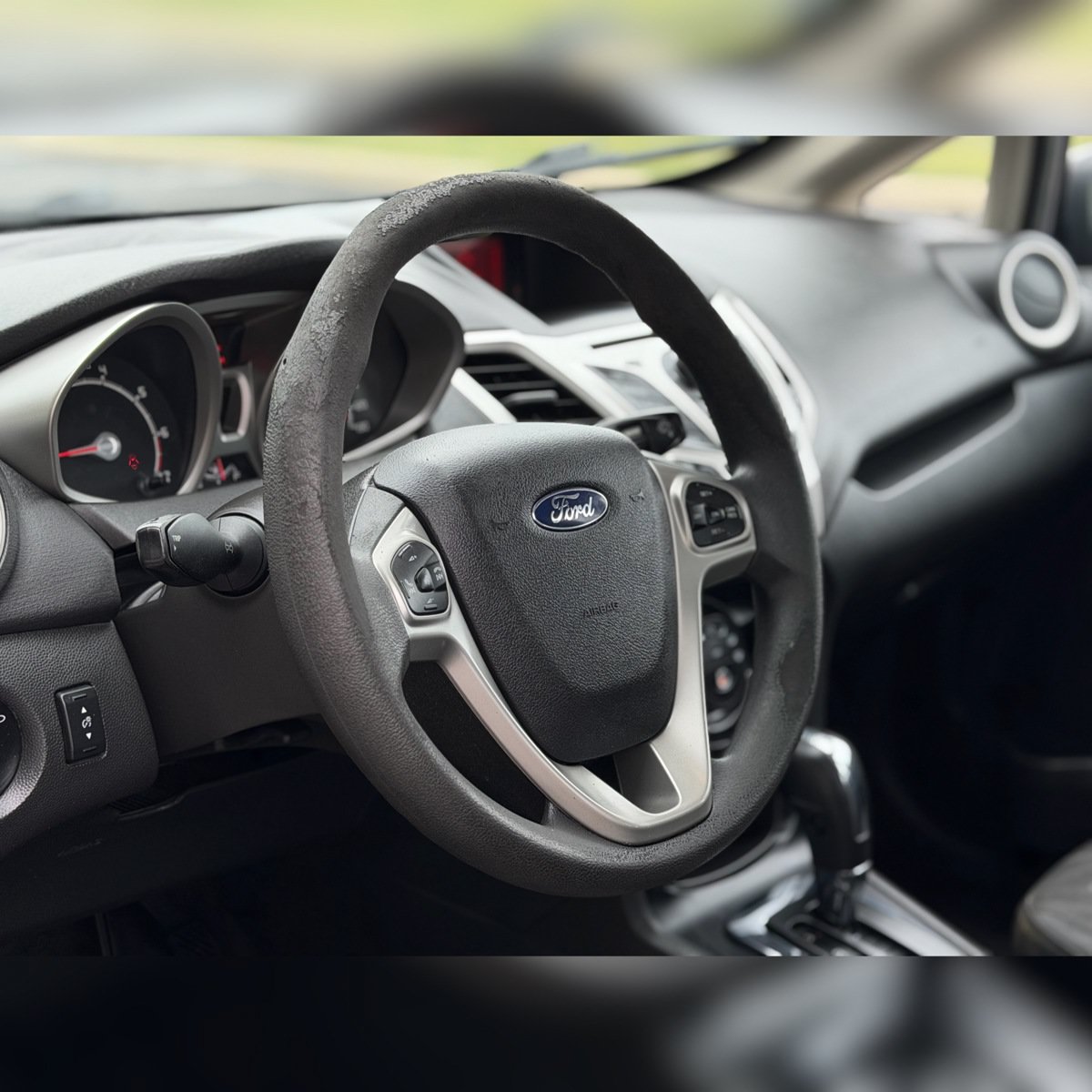Used 2013 Ford Fiesta SE FWD image 5