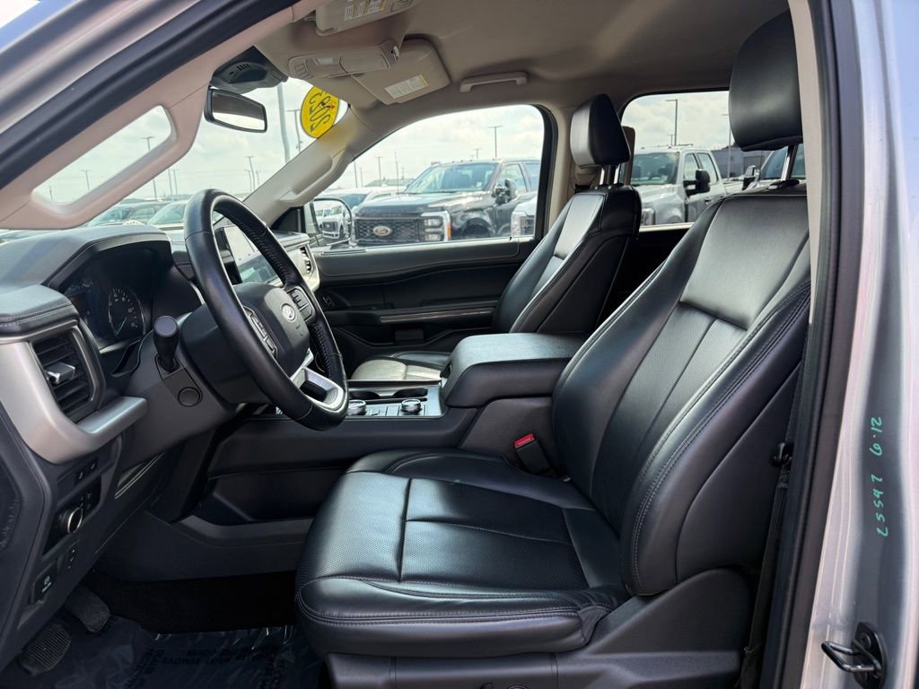 Used 2023 Ford Expedition Max XLT image 2