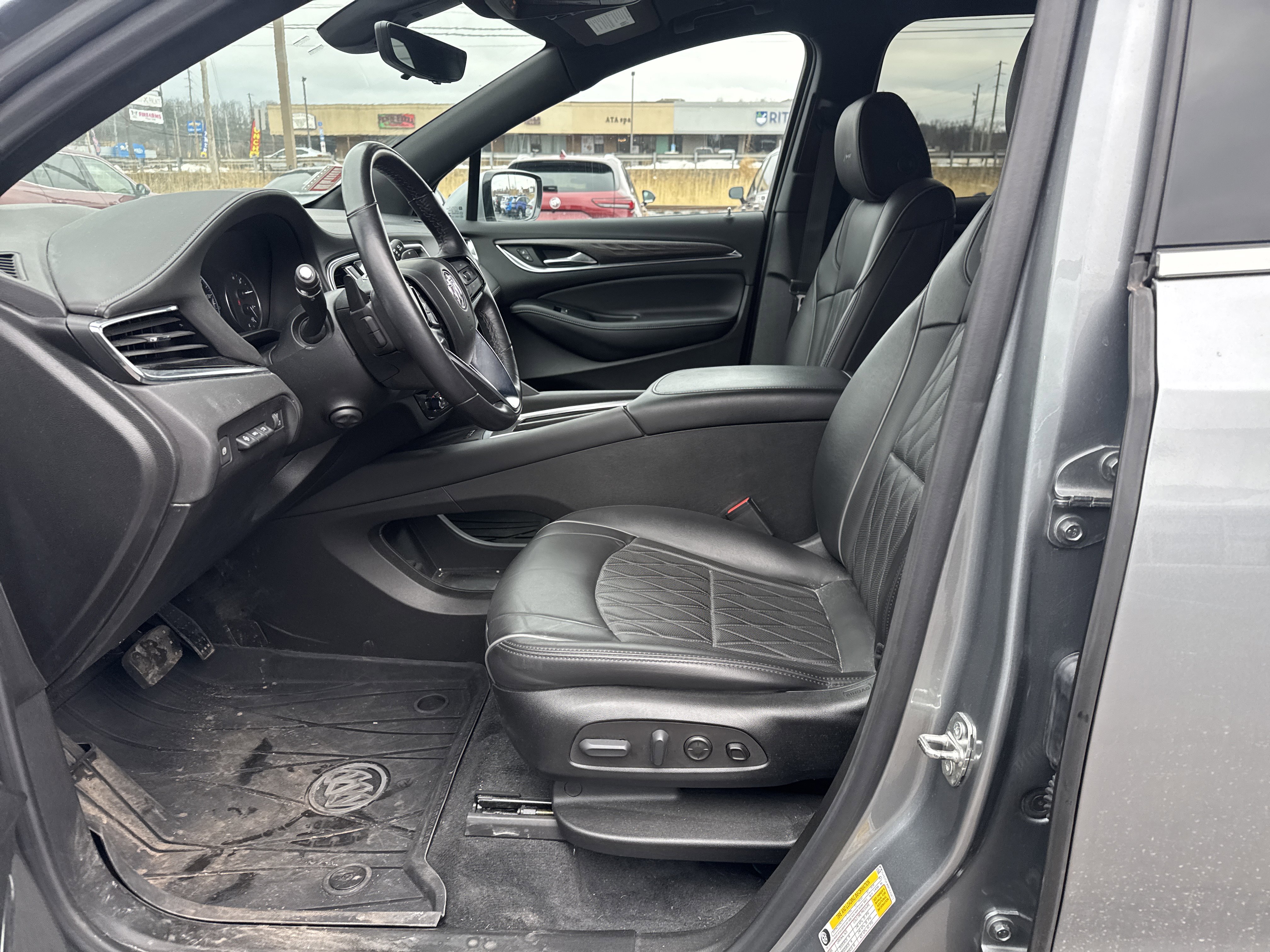 Used 2023 Buick Enclave Avenir image 12