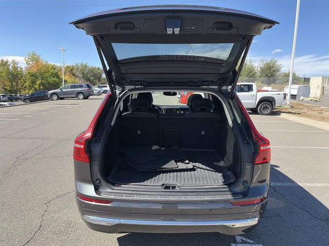 Used 2022 Volvo XC60 B6 Inscription w/ Protection Package Premier AWD/4WD image 34