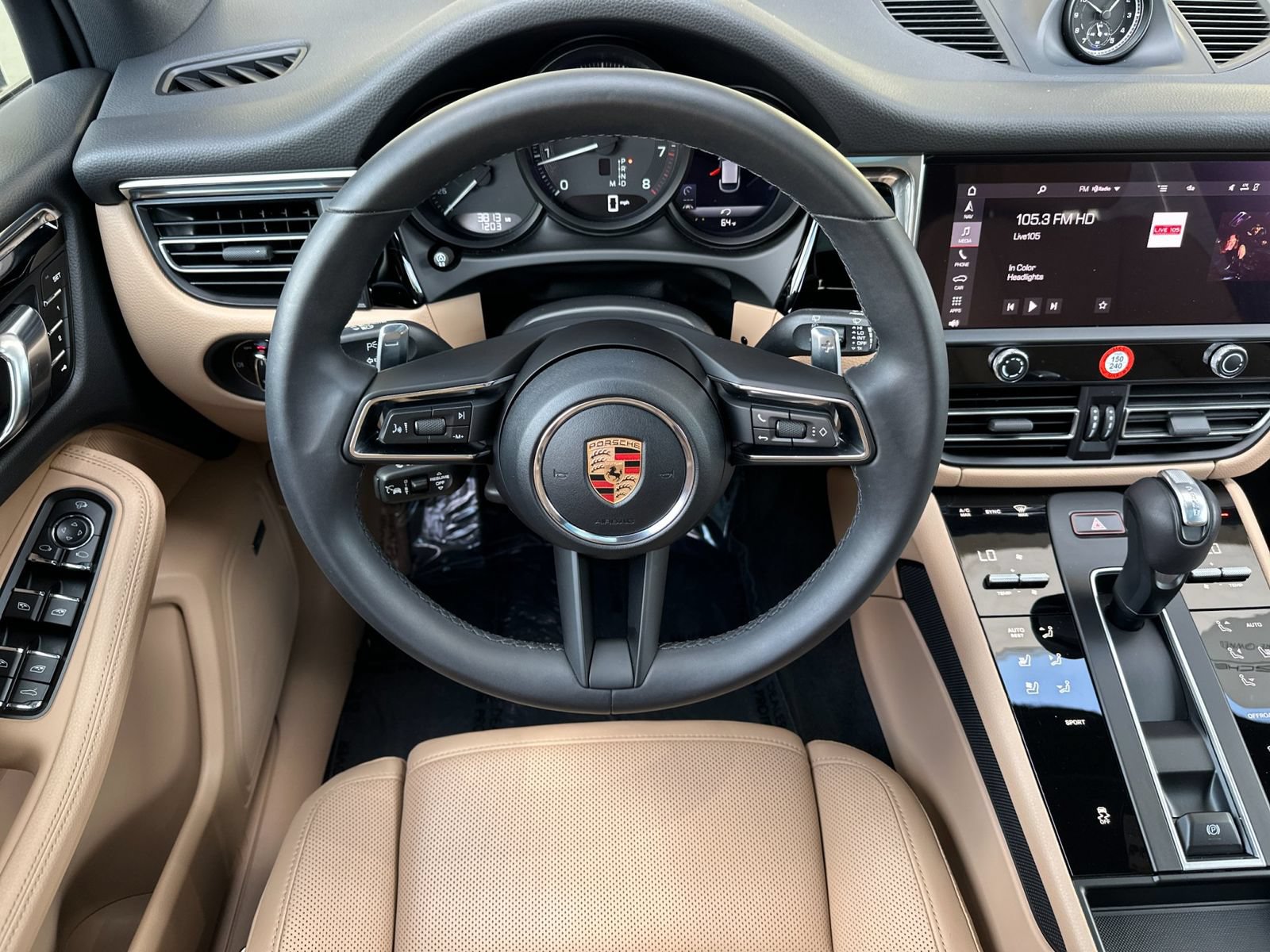 Certified 2026 Porsche Macan AWD/4WD image 16