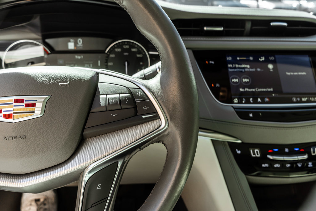 Used 2024 Cadillac XT5 Premium Luxury w/ LPO, Floor Liner Package AWD/4WD image 25