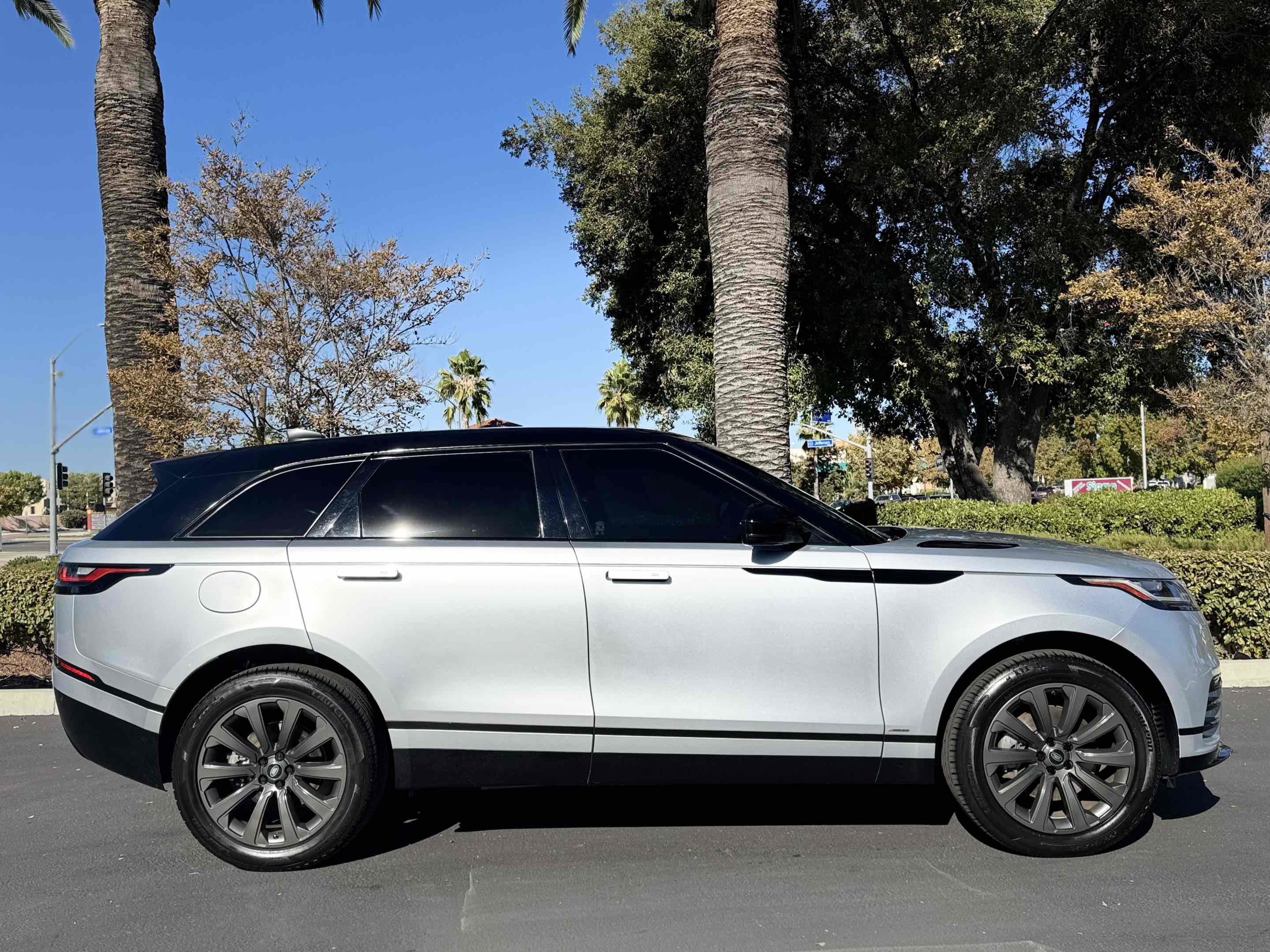 Used 2020 Land Rover Range Rover Velar R-Dynamic S image 52