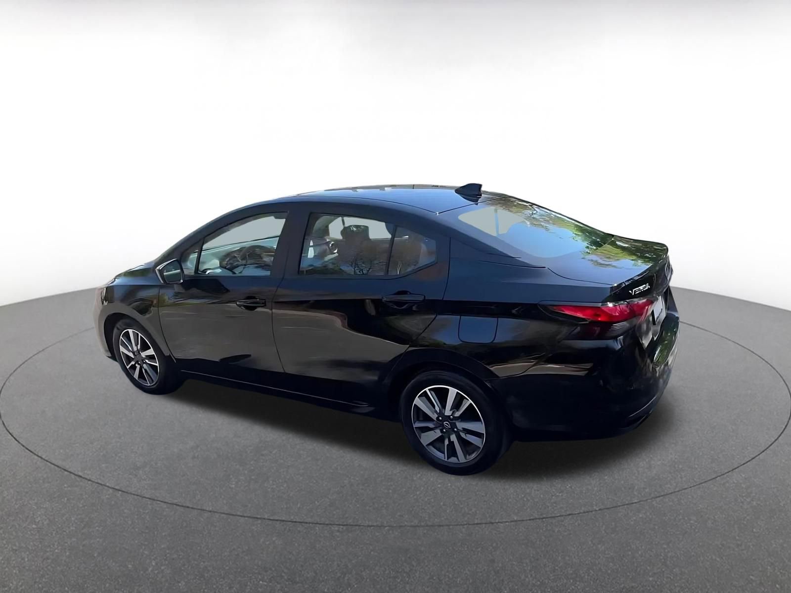 Used 2025 Nissan Versa SV FWD image 9