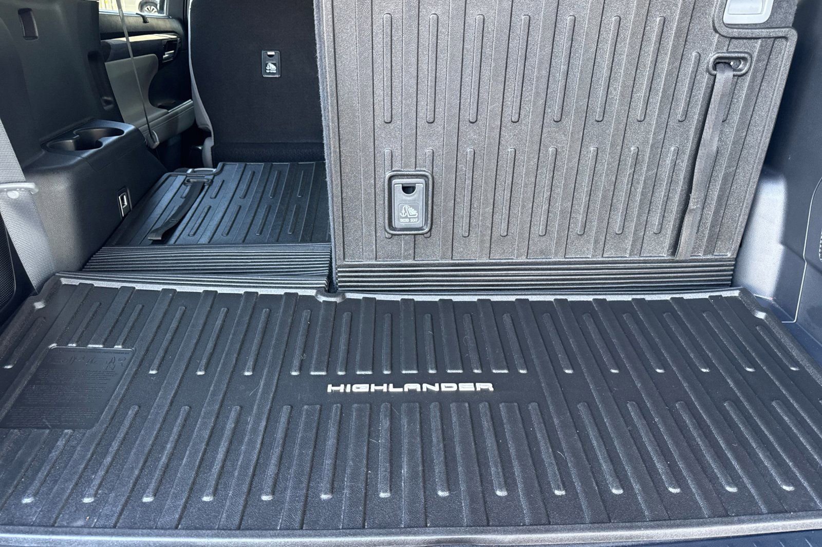 Used 2023 Toyota Highlander Limited FWD image 17