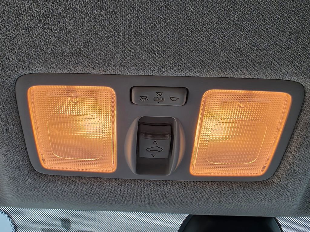 Used 2022 Hyundai Venue SEL image 26