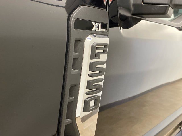 New 2025 Ford F550 4x4 Regular Cab Super Duty image 8