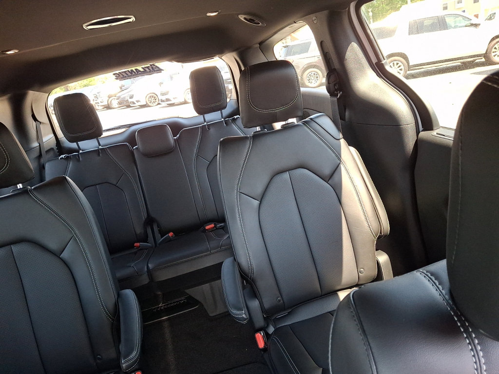New 2027 Chrysler Pacifica Select AWD/4WD image 14