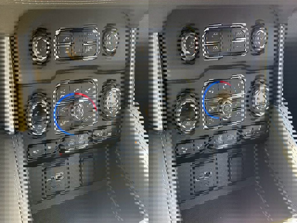 Used 2024 Chevrolet Tahoe LT image 38