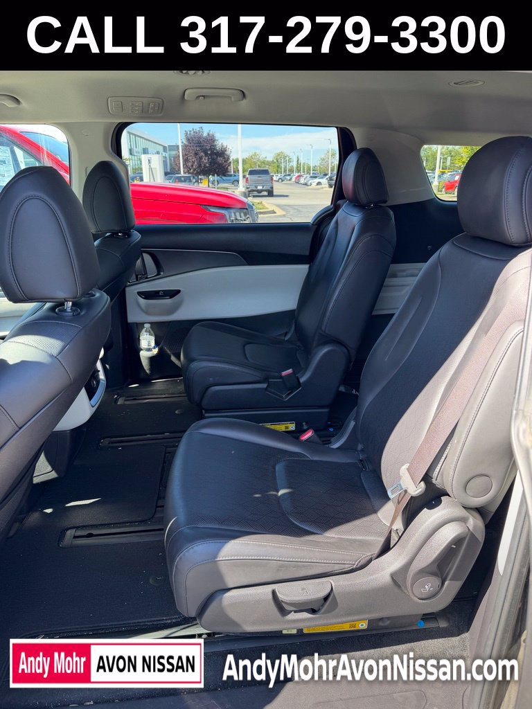Used 2024 Kia Carnival LX FWD image 8