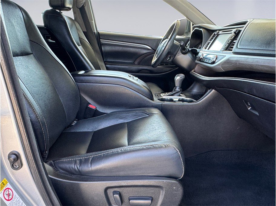Used 2017 Toyota Highlander Limited Platinum AWD/4WD image 20