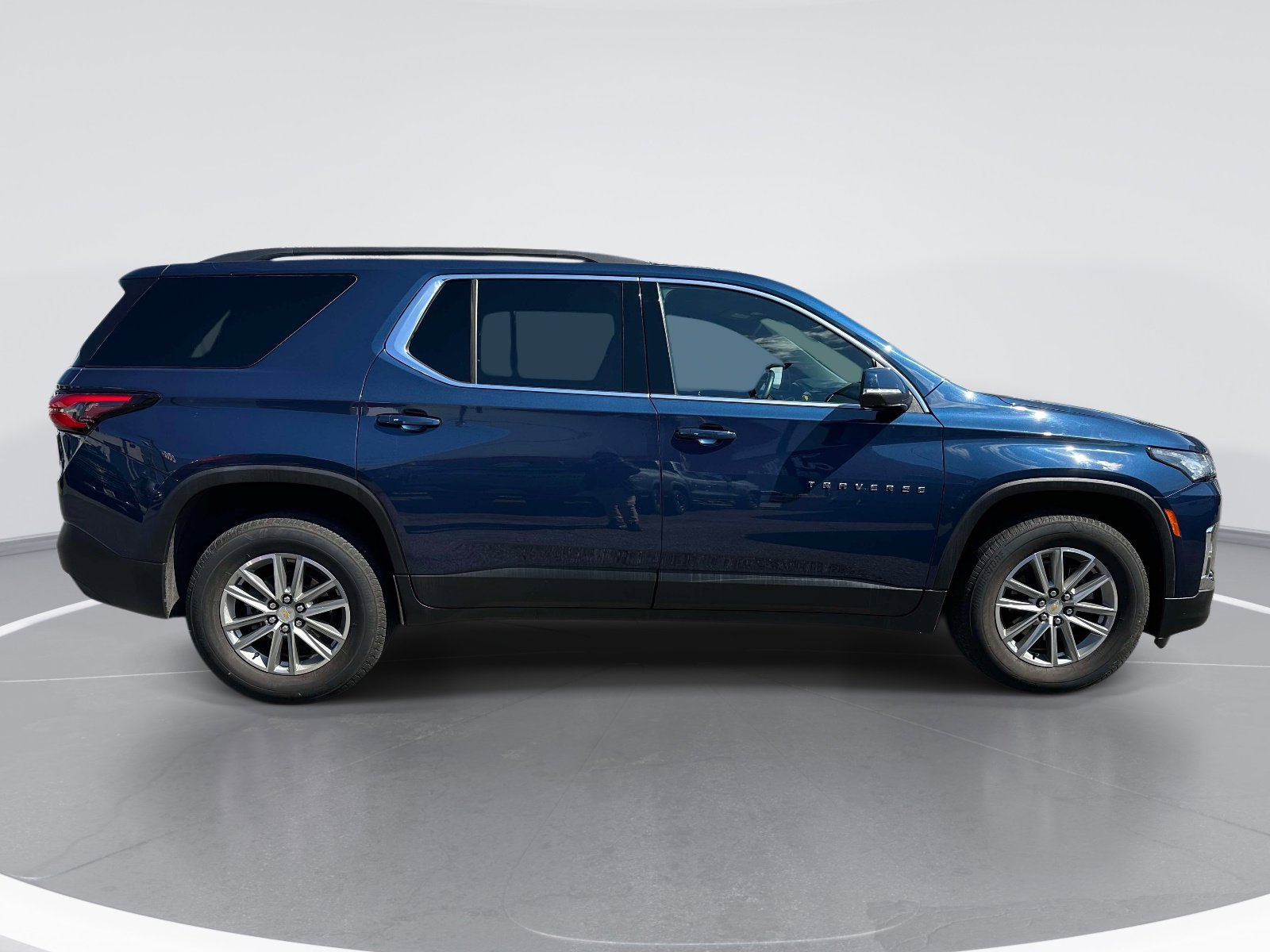 Used 2023 Chevrolet Traverse LT image 4