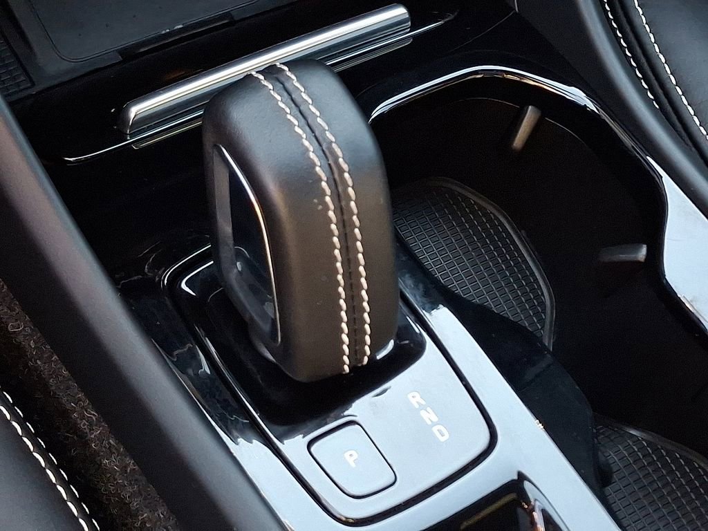 Used 2020 Volvo XC40 T5 R-Design w/ Protection Package Premier image 16