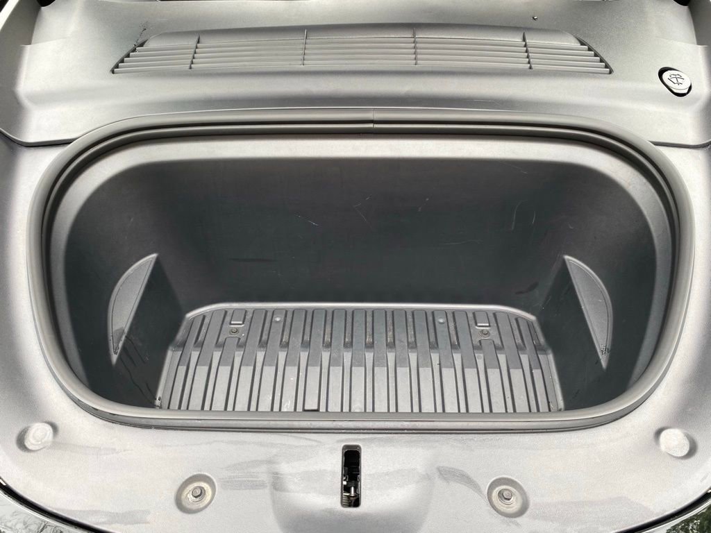 Used 2023 Tesla Model Y 2WD image 17