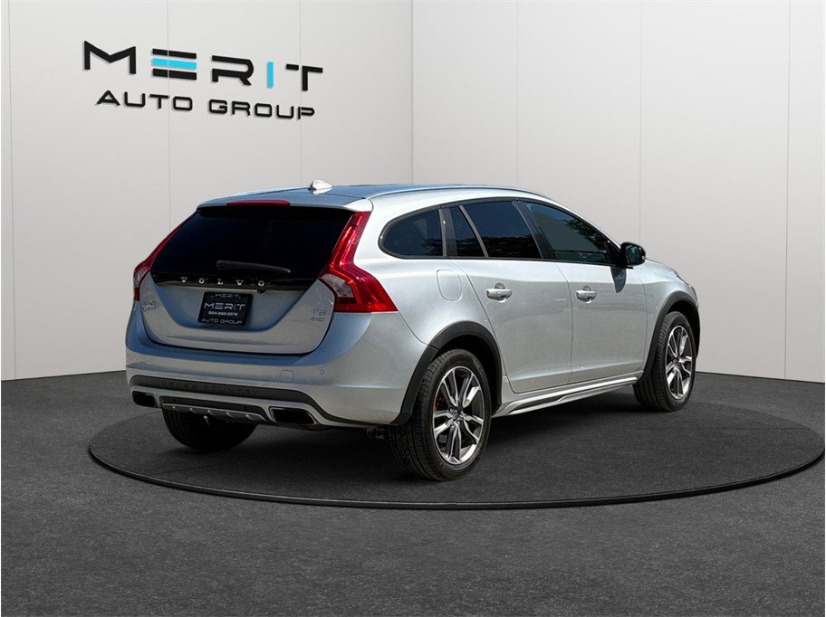 Used 2015 Volvo V60 T5 Cross Country AWD/4WD image 9
