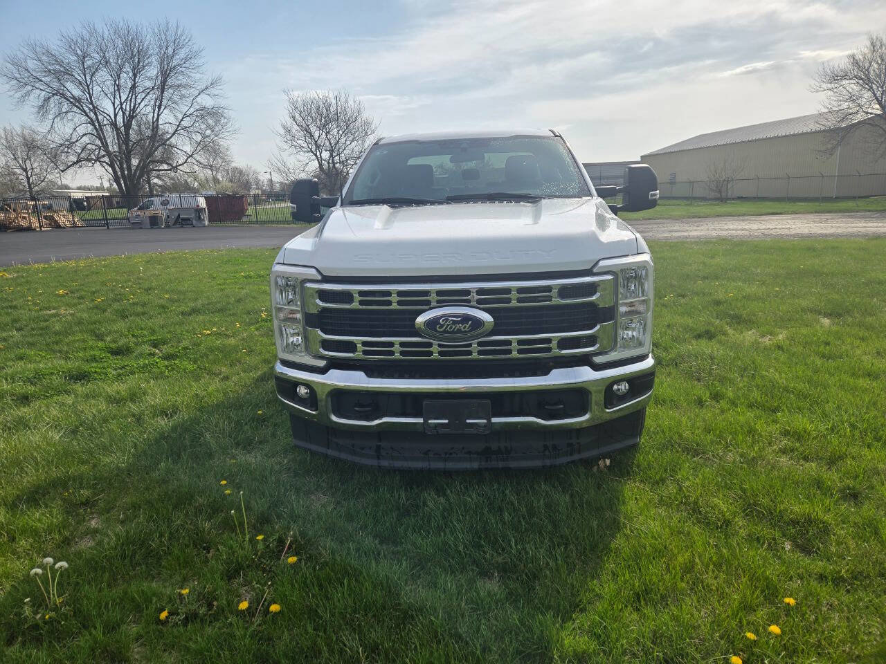 Used 2024 Ford F250 XLT AWD/4WD image 3