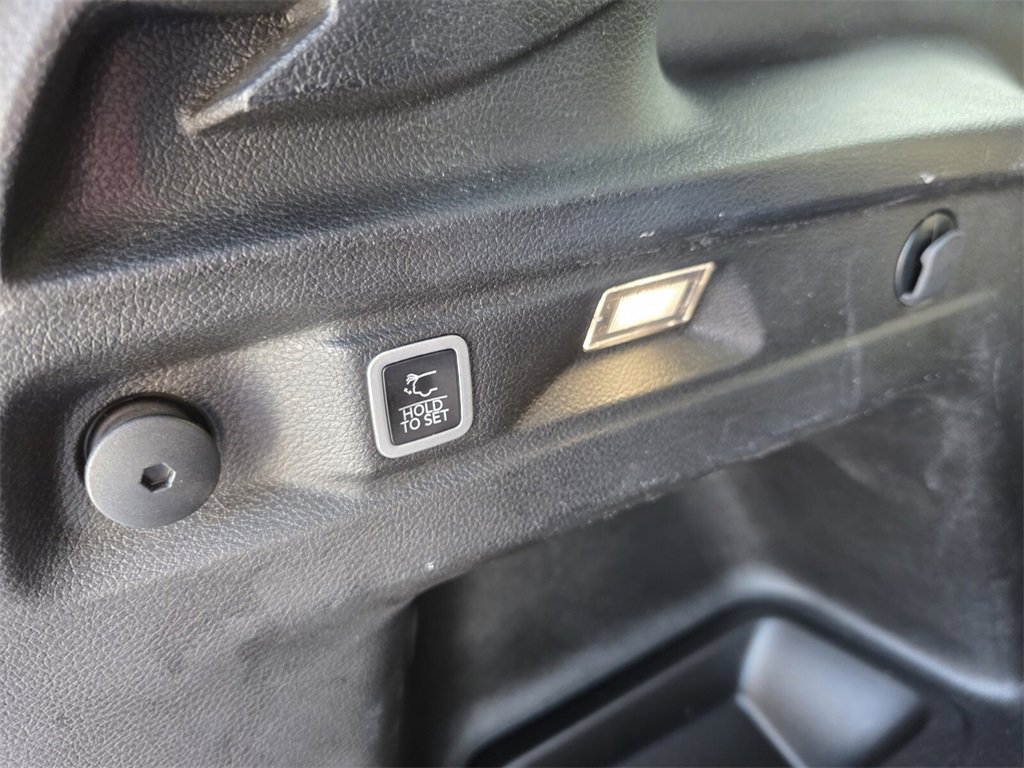 Used 2024 Jeep Grand Cherokee L Laredo image 18