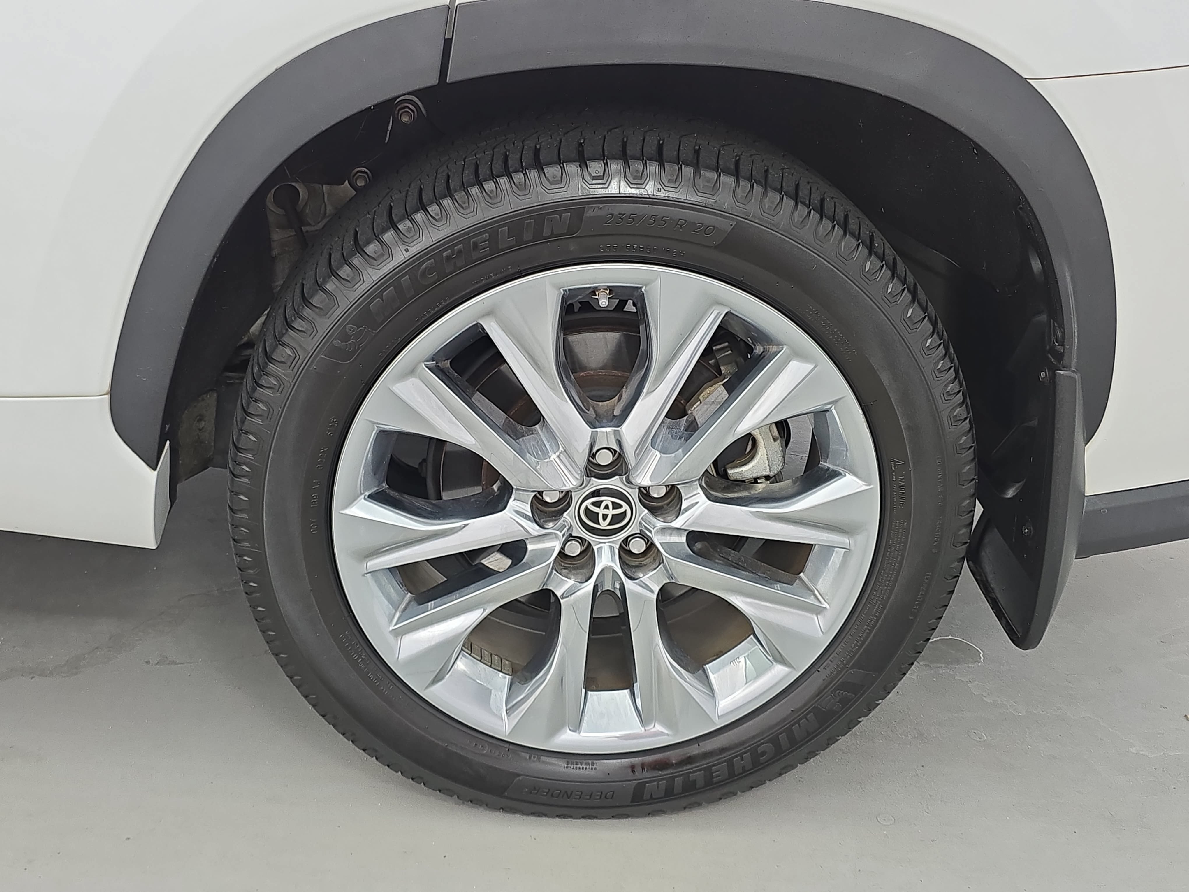 Used 2023 Toyota Highlander Limited FWD image 34
